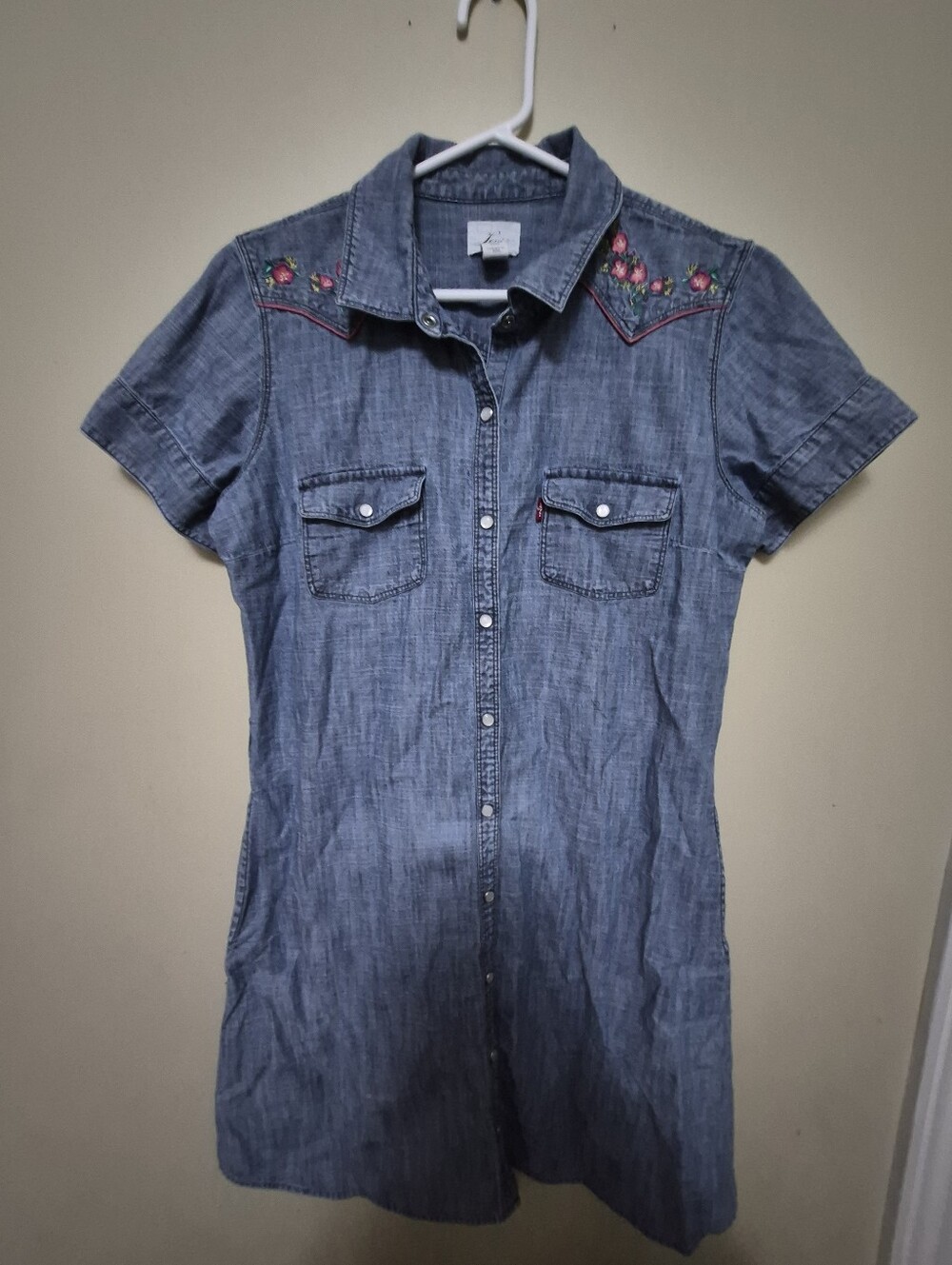 Vintage LEVIS size LARGE Chambray Shirt Dress with Pink Floral Embroidery